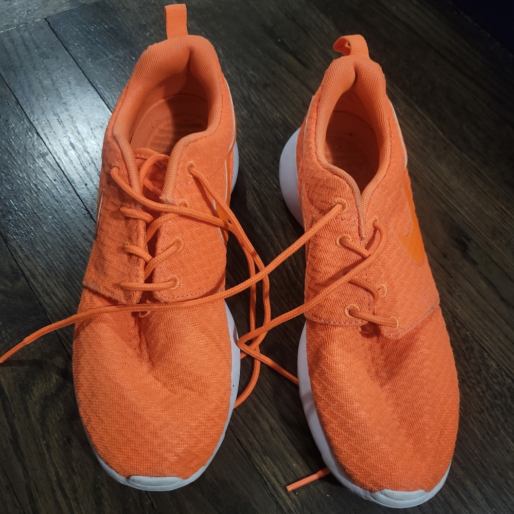 Nike Roshe RunTotal Crimson Gamma Grey size 7
